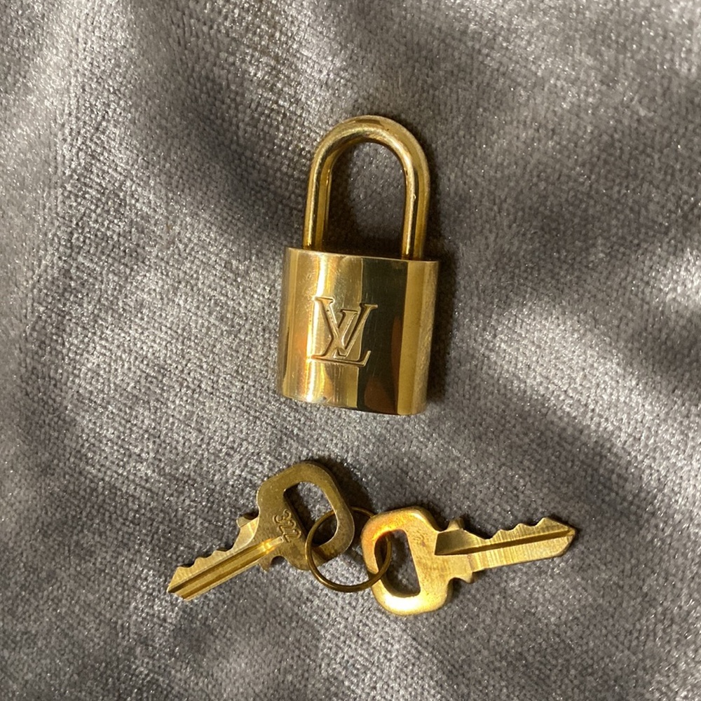 LV LOCK & KEY SET